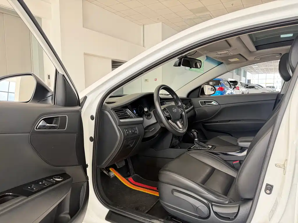 Hyundai Mistra 2019 1.8L AT GLS V