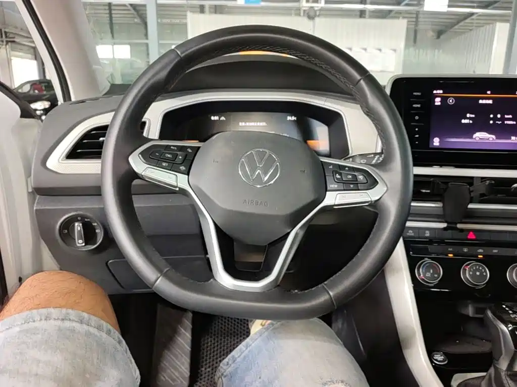 Volkswagen T-Roc — миниатюра 11