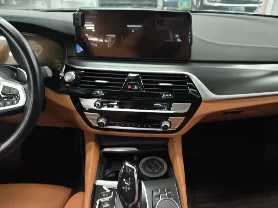 BMW 5 Series (Import) — миниатюра 13