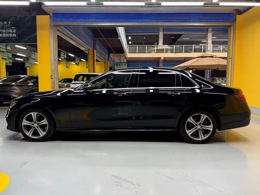 Mercedes-Benz E-Class — миниатюра 8