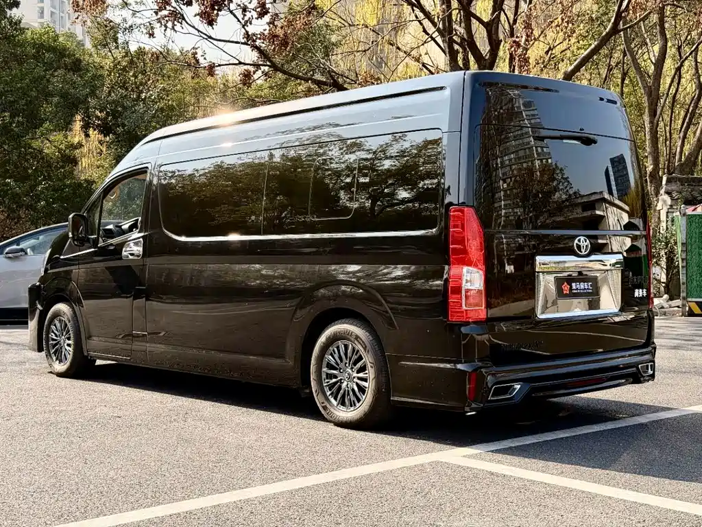 Toyota Hiace — миниатюра 14
