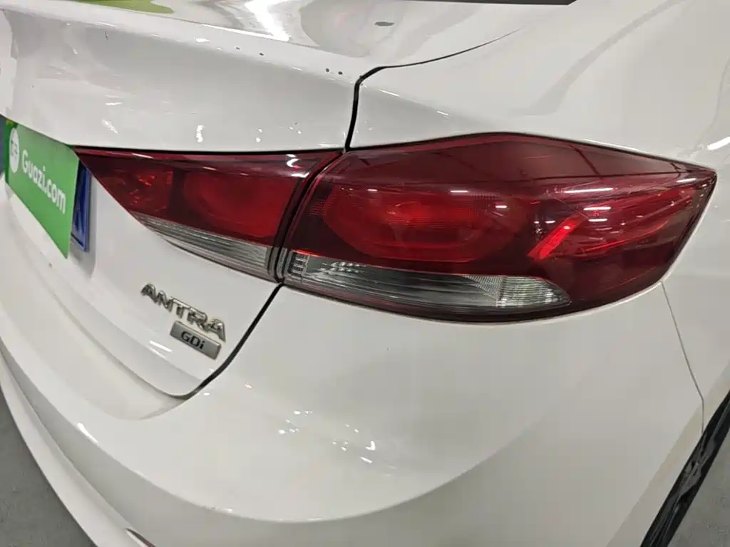 Hyundai Elantra — миниатюра 8