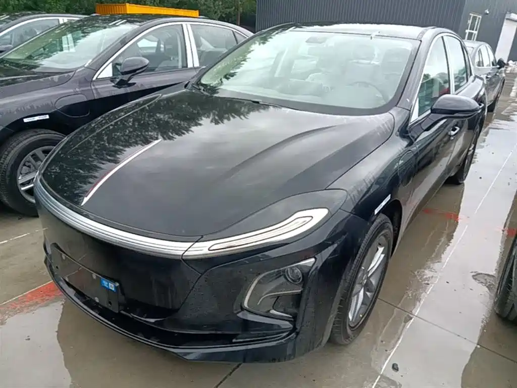 Hongqi E-QM5 2025 610km PLUS