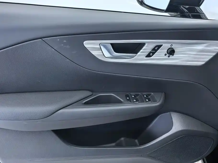Hongqi Hongqi E-QM5 — миниатюра 7
