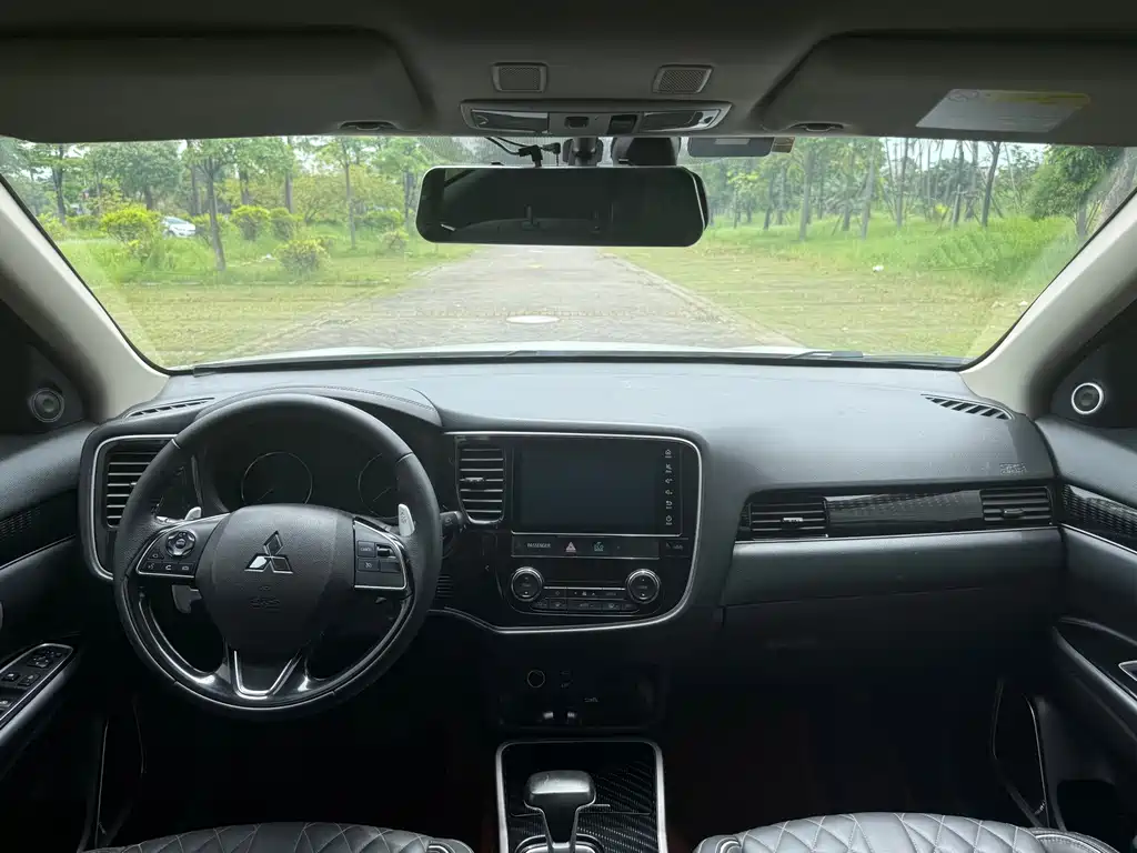 Mitsubishi Outlander — миниатюра 8