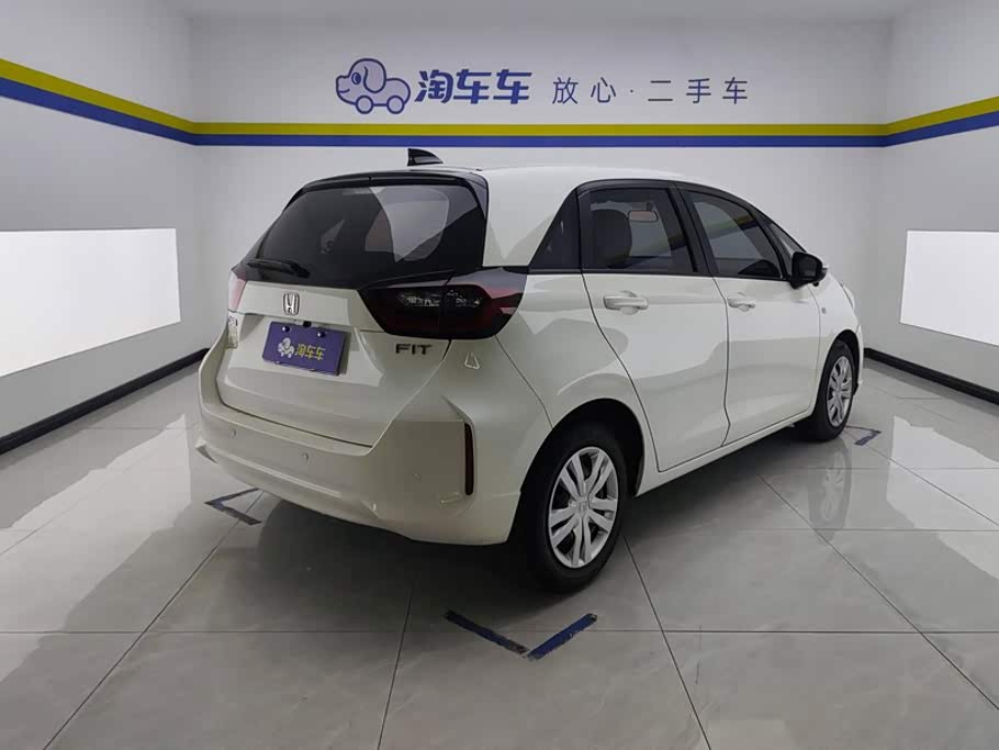 Honda Fit 1.5 л 2021 г. Белый, пробег 34400 км