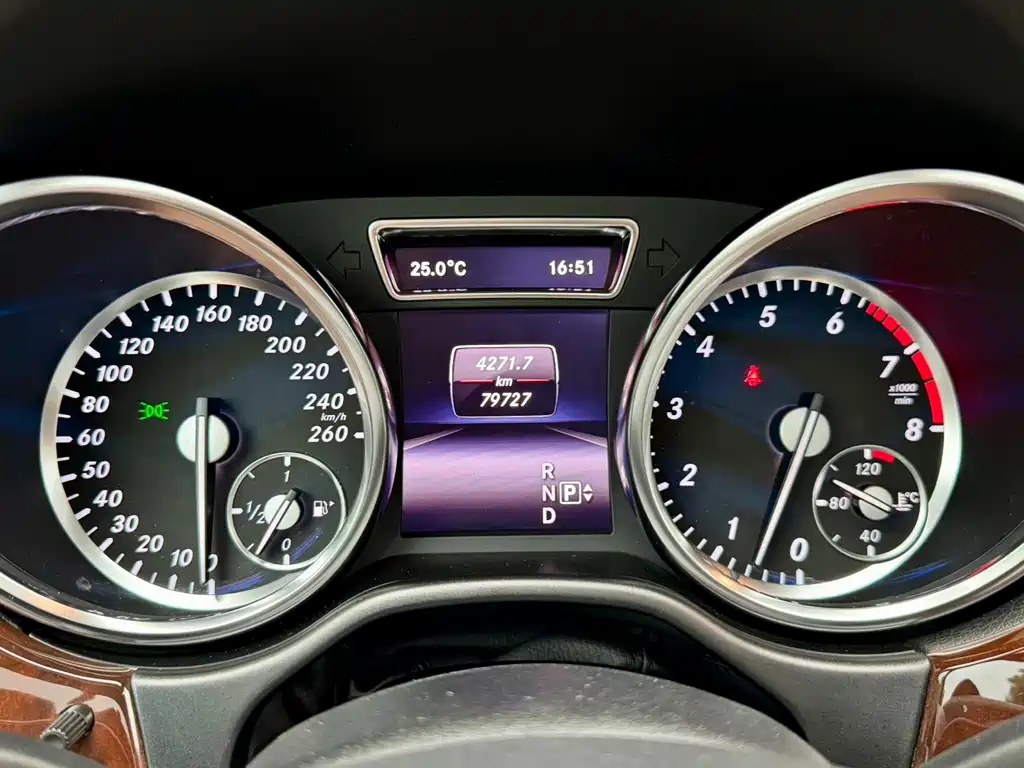 Mercedes-Benz M-Class — миниатюра 8