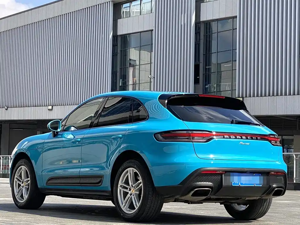 PORSCHE MACAN