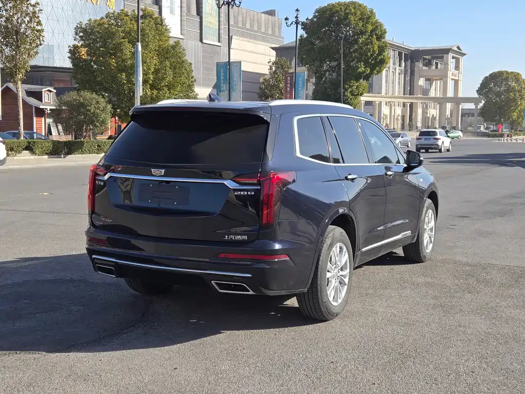 CADILLAC XT6