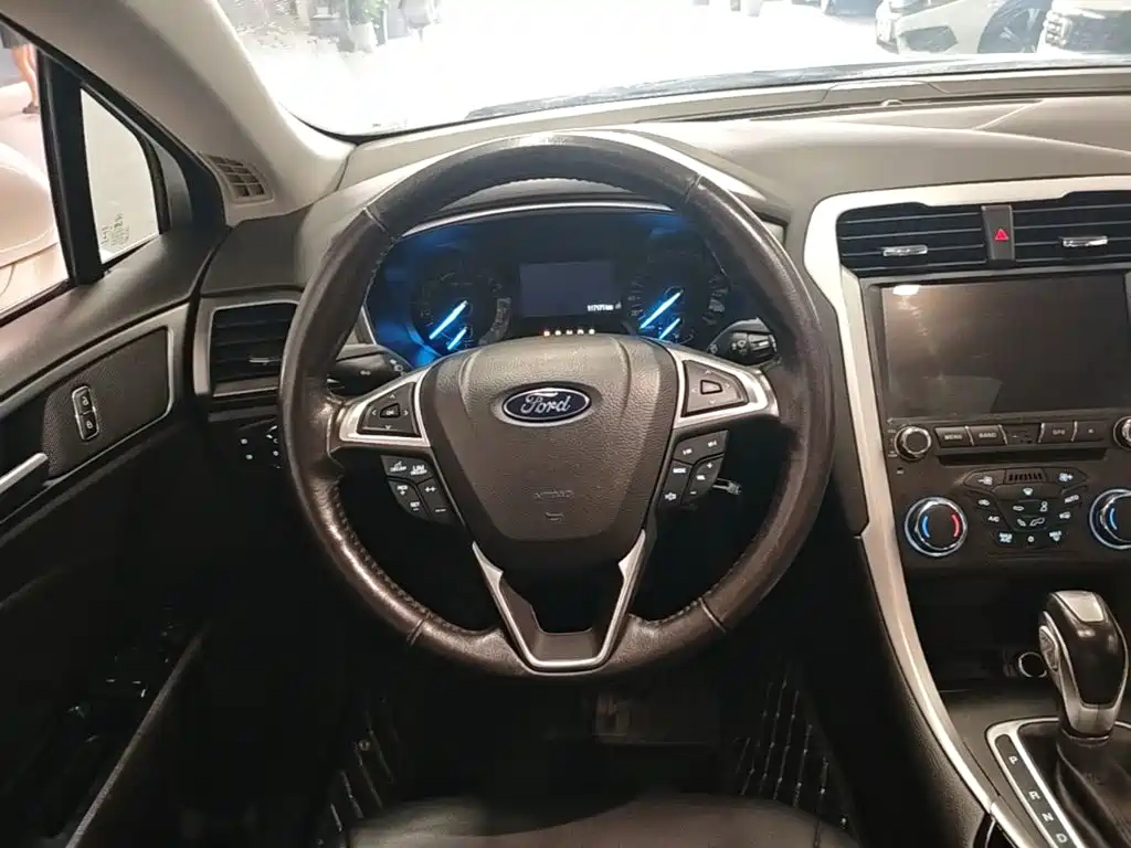 Ford Mondeo — миниатюра 11