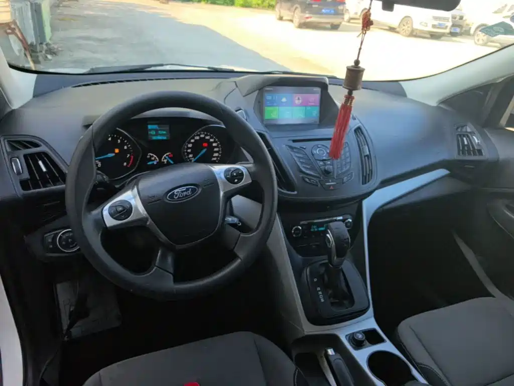 Ford Kuga — миниатюра 10