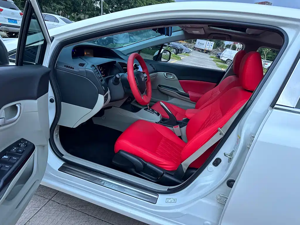 Honda Civic — миниатюра 8