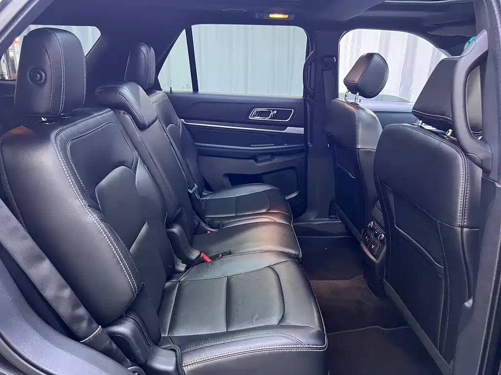 Ford Explorer (Import) — миниатюра 17