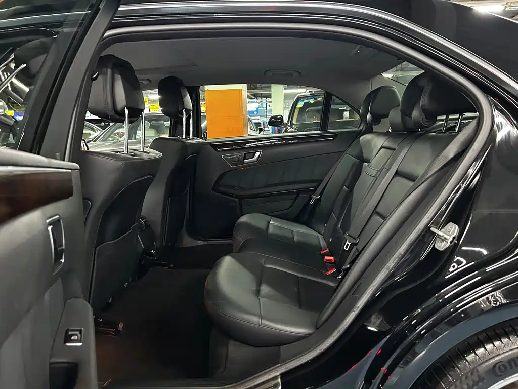 Mercedes-Benz E-Class — миниатюра 6