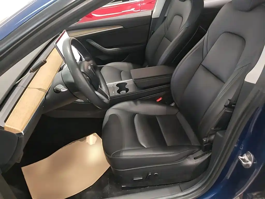 Tesla Model 3 — миниатюра 15