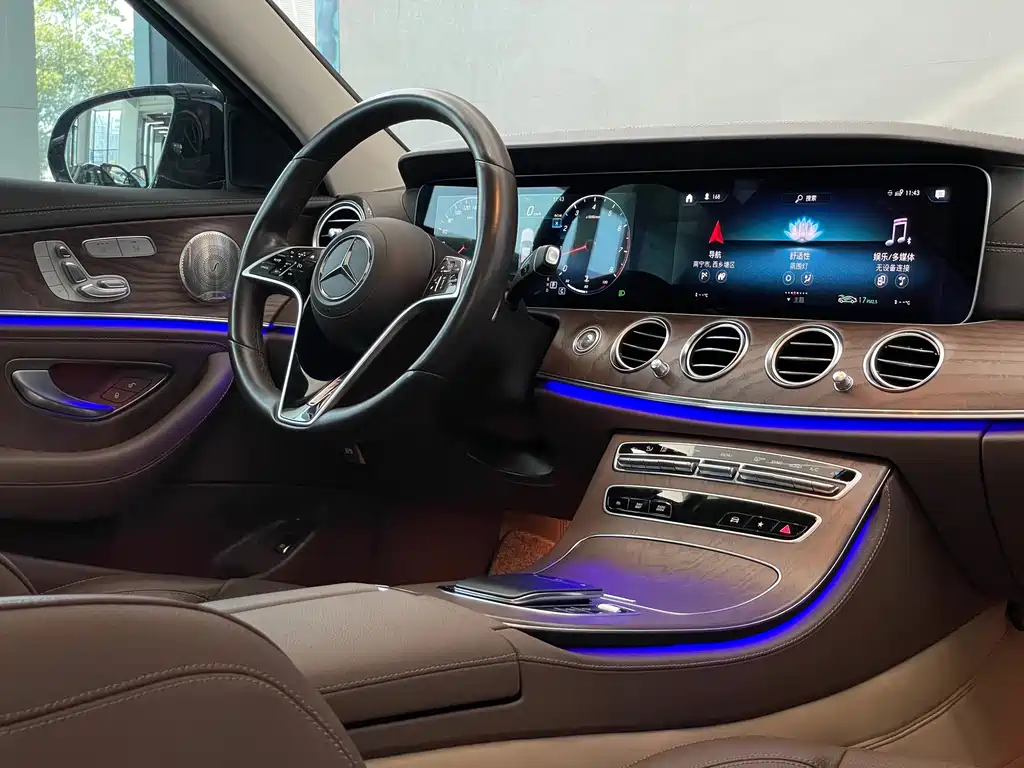 MERCEDES-BENZ E CLASS