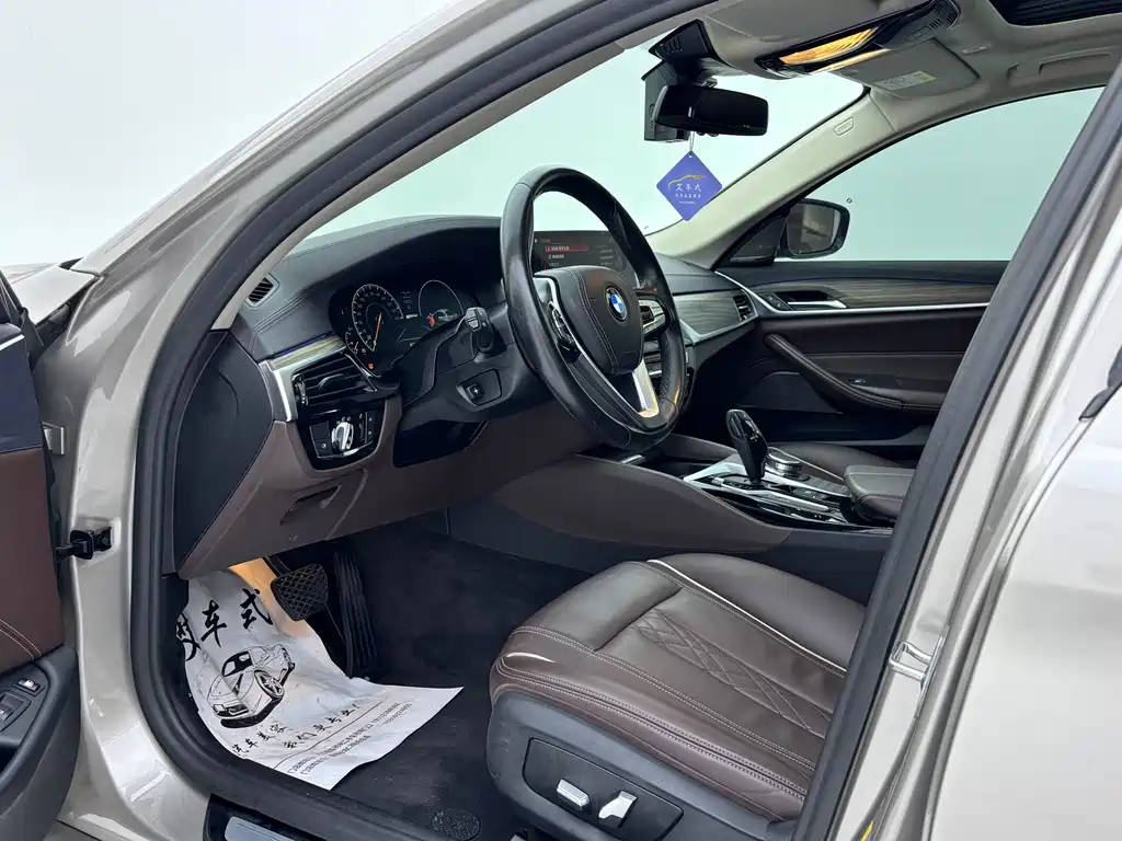 BMW 5 Series New Energy — миниатюра 16
