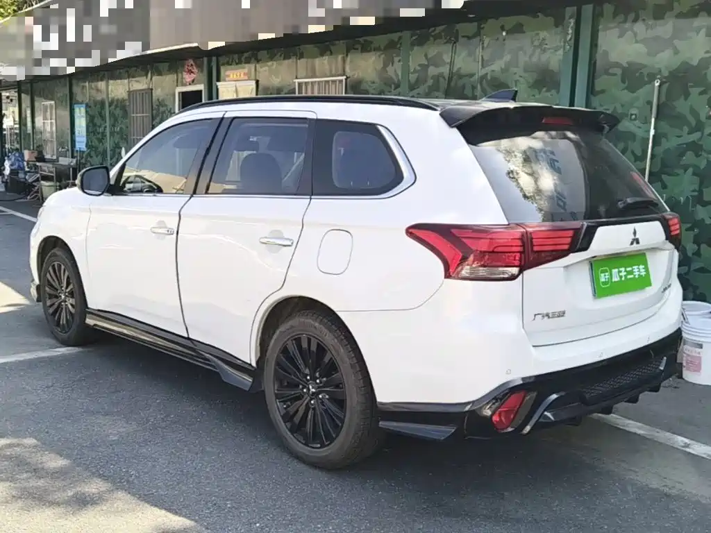 Mitsubishi Outlander — миниатюра 5
