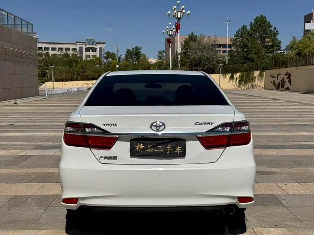 Toyota Camry — миниатюра 8