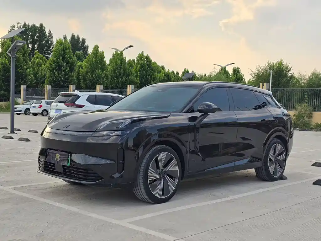 Lynk & Co 08 EM-P 2025 245km Pro