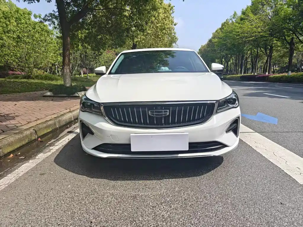 Geely Emgrand 2023