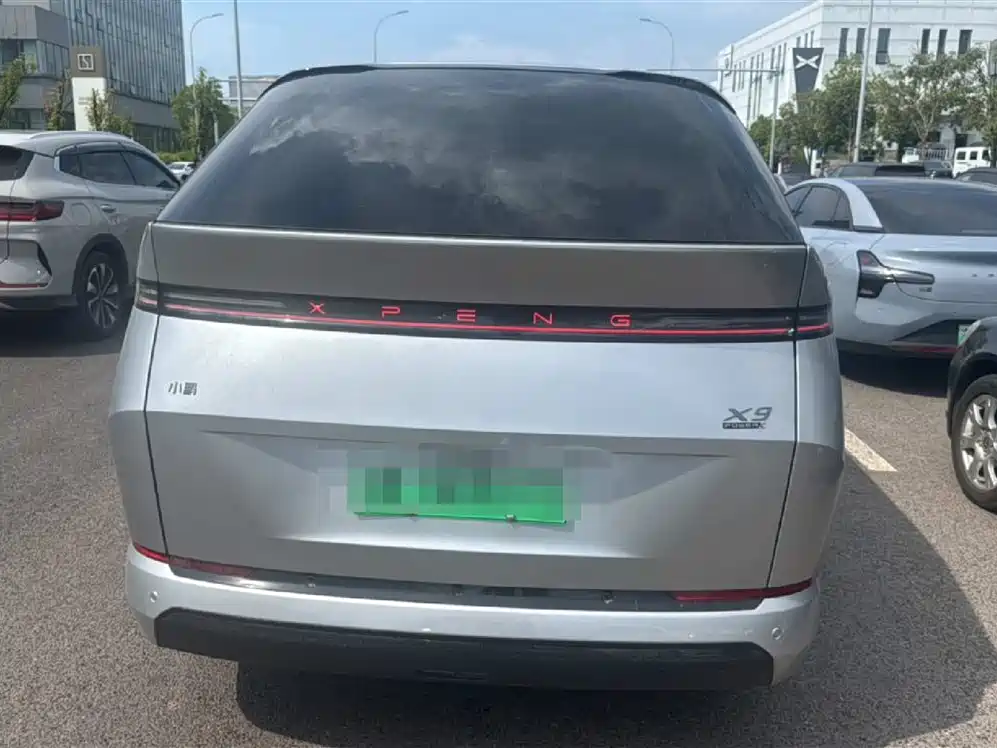 XPeng X9 — миниатюра 2