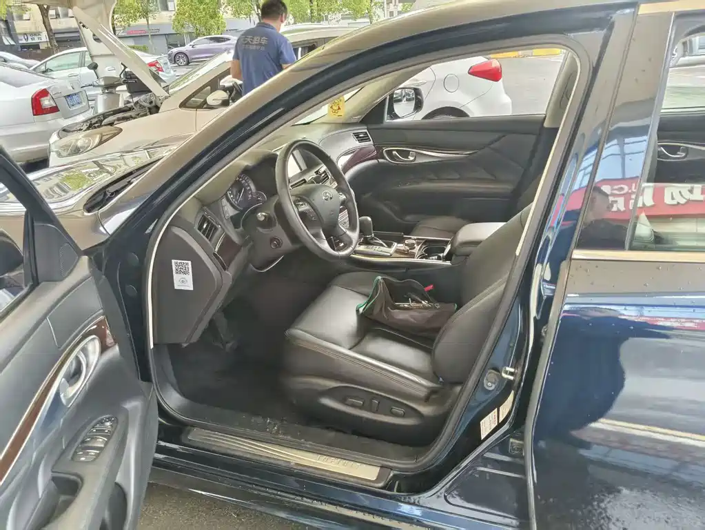 Infiniti Q70 — миниатюра 2