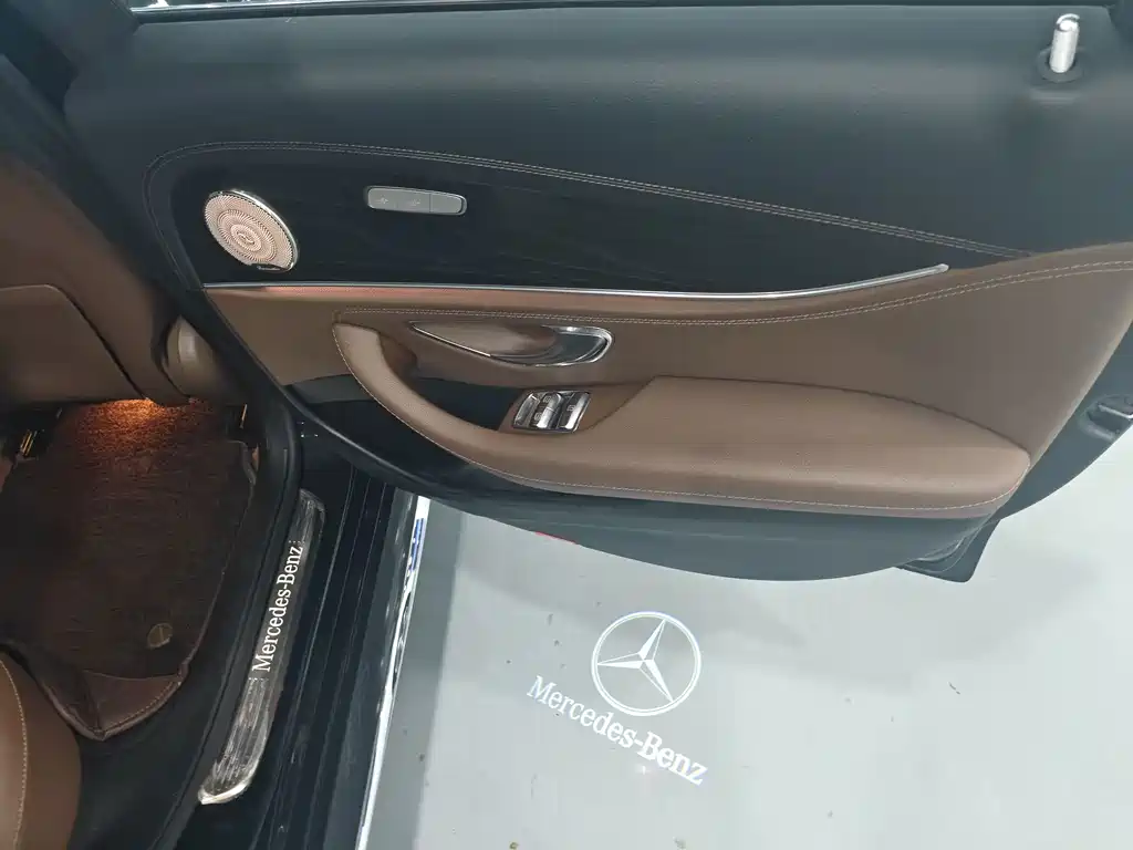 Mercedes-Benz E-Class — миниатюра 18