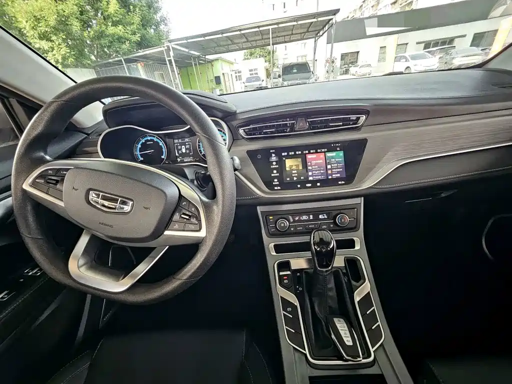 Geely Emgrand — миниатюра 10