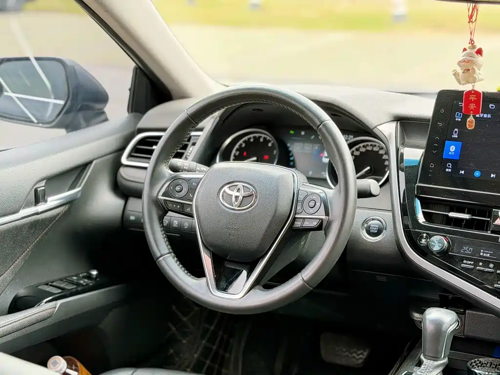 Toyota Camry — миниатюра 10