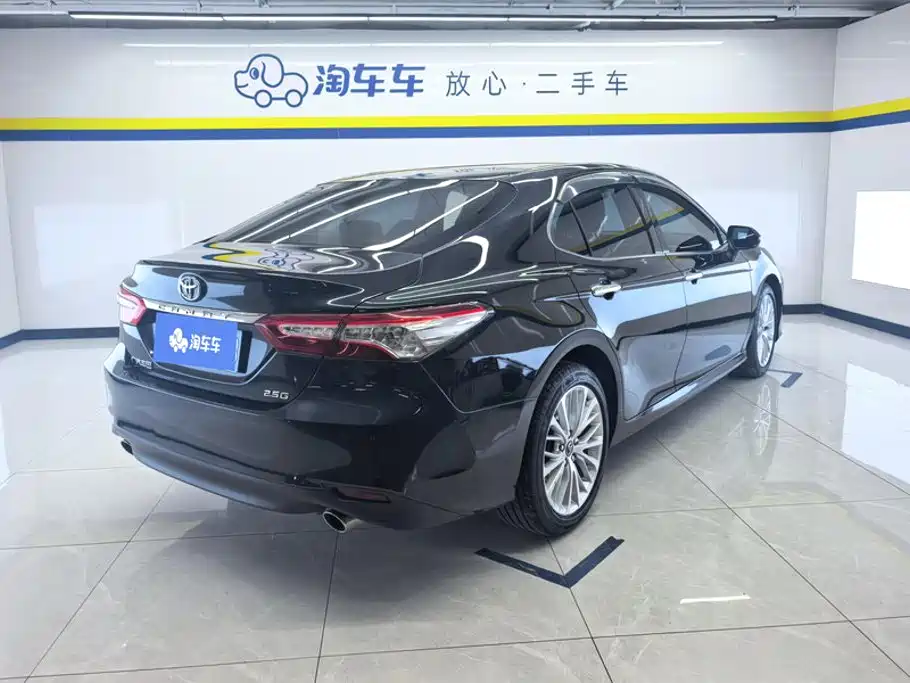 Toyota Camry — миниатюра 3