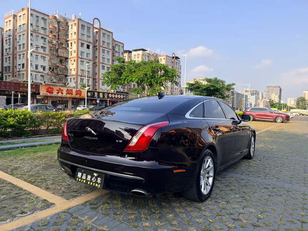 Jaguar XJ — миниатюра 6