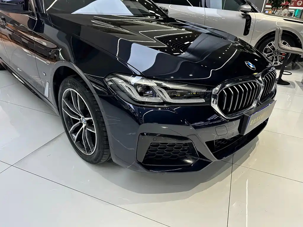 BMW 5 Series — миниатюра 4