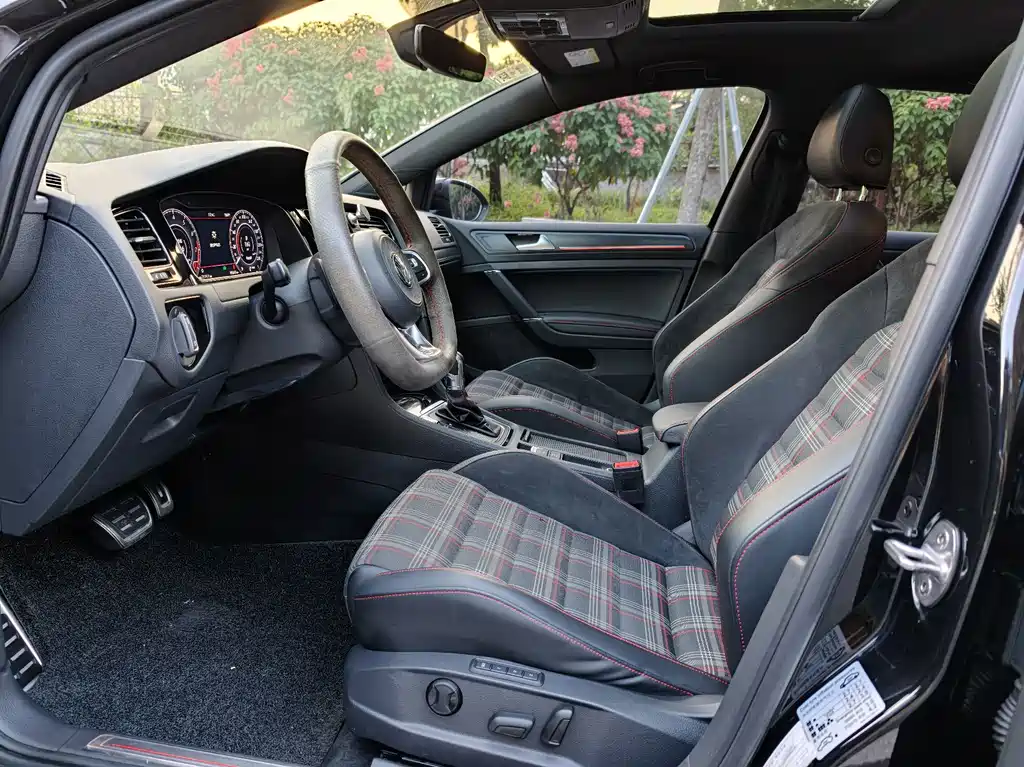 Volkswagen Golf GTI — миниатюра 10