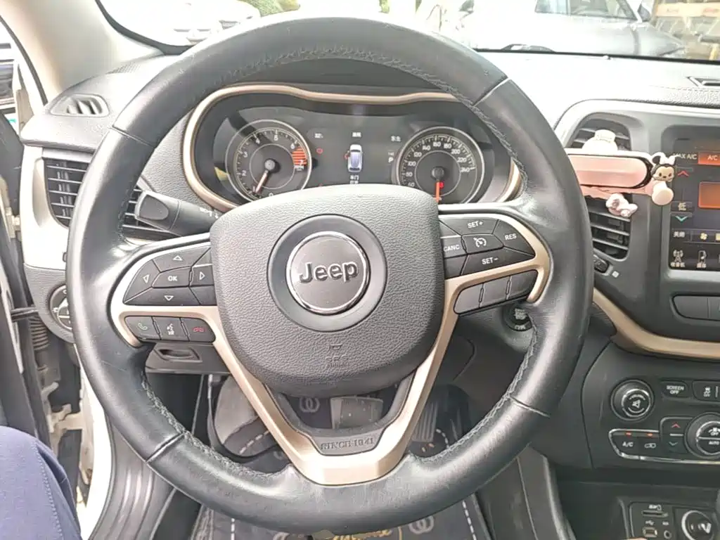 Jeep Cherokee — миниатюра 11