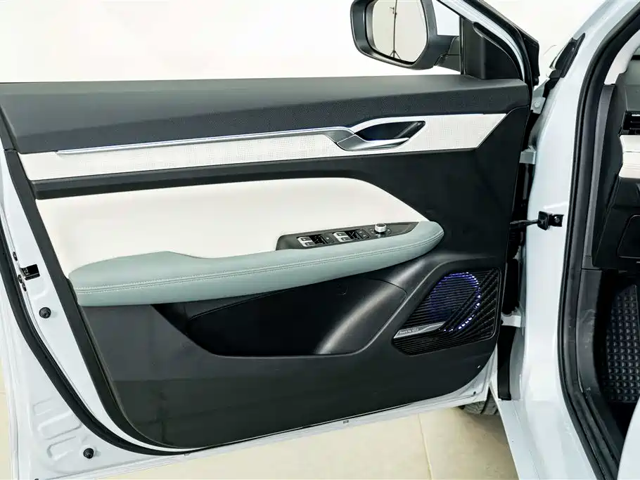 Geely L HiP — миниатюра 17