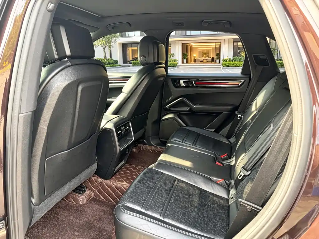 Porsche Cayenne — миниатюра 4