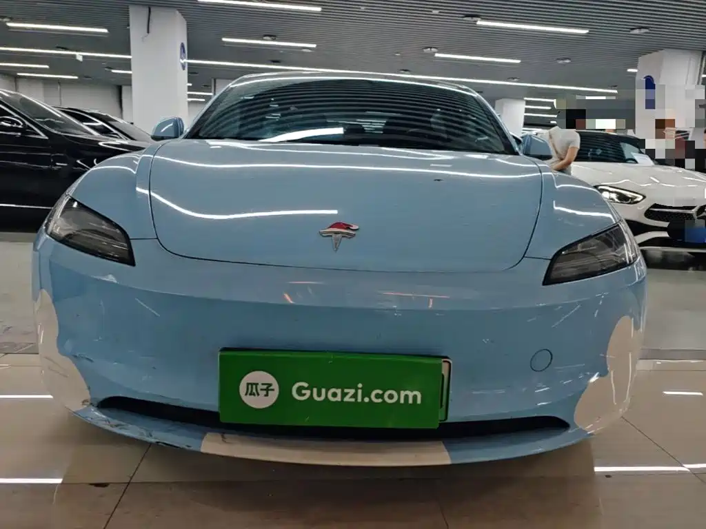 Tesla Model 3 — миниатюра 3