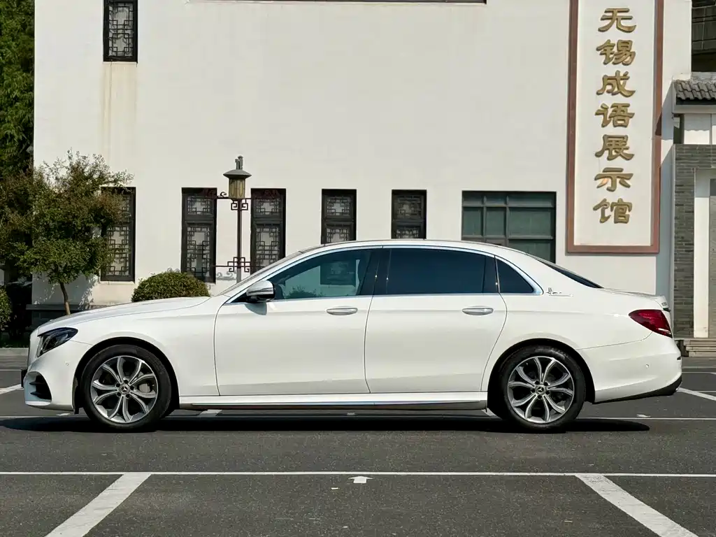 Mercedes-Benz E-Class — миниатюра 4