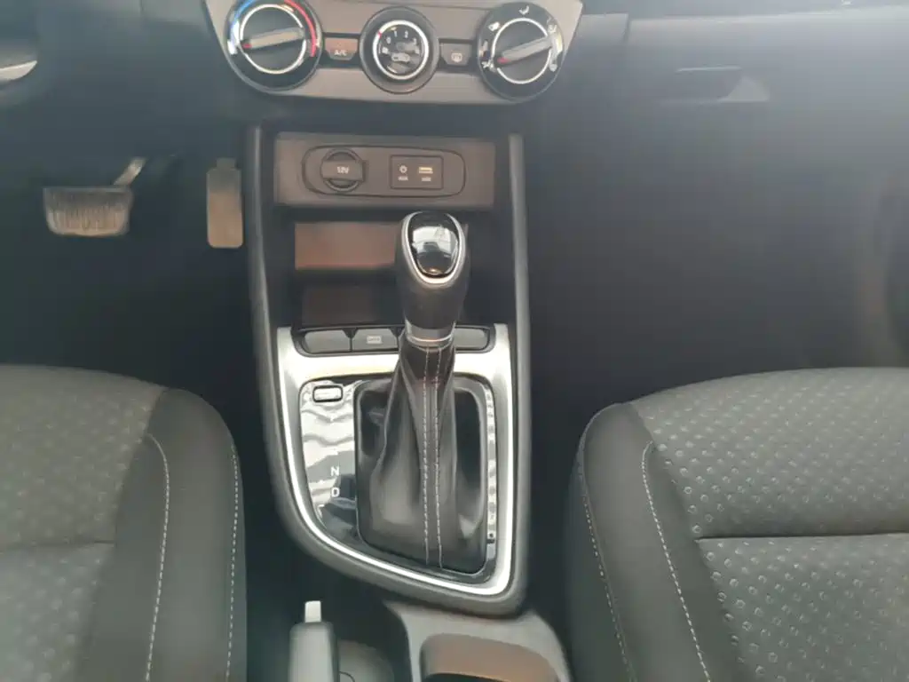 Hyundai Elantra — миниатюра 14