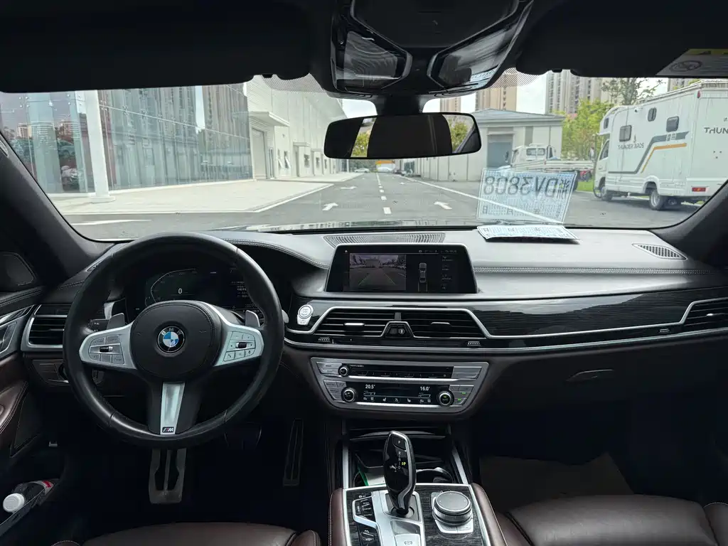 BMW 7 Series — миниатюра 9