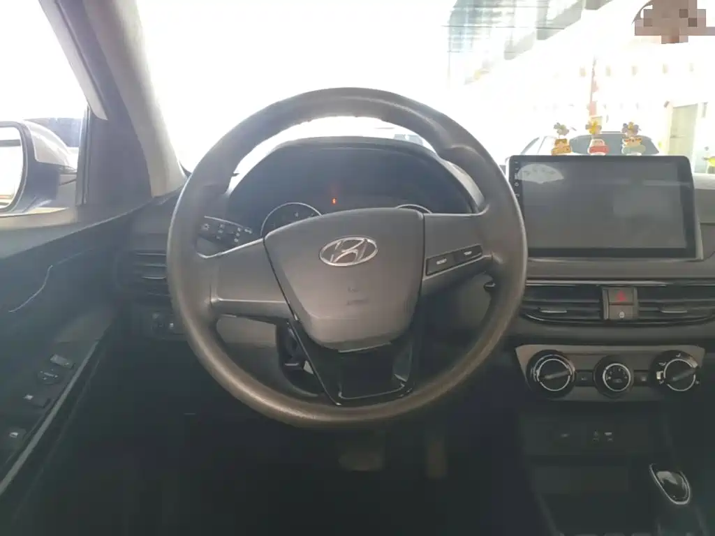 Hyundai Elantra — миниатюра 11