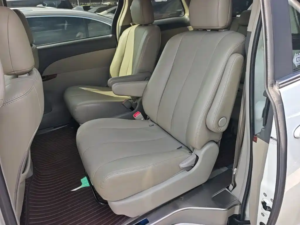 BYD M6 — миниатюра 17