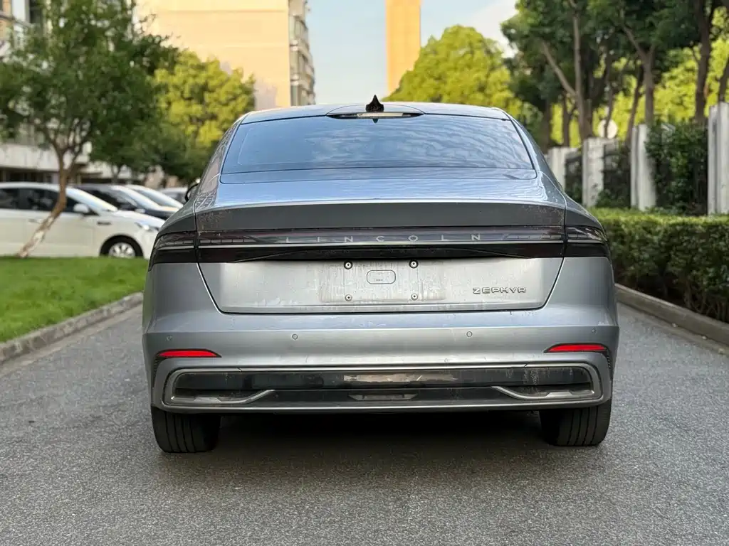 Lincoln Z 2022 i