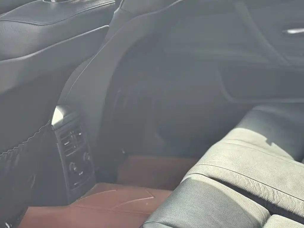 BMW 5 Series — миниатюра 6