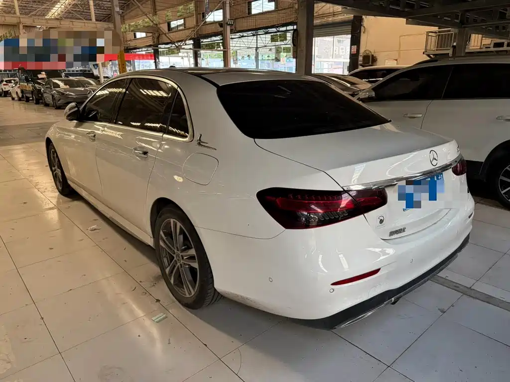 Mercedes-Benz E-Class — миниатюра 9