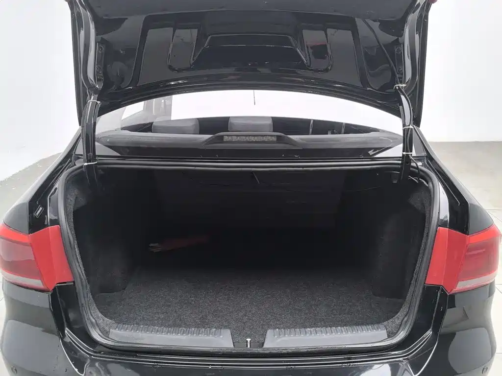 Volkswagen Santana — миниатюра 16