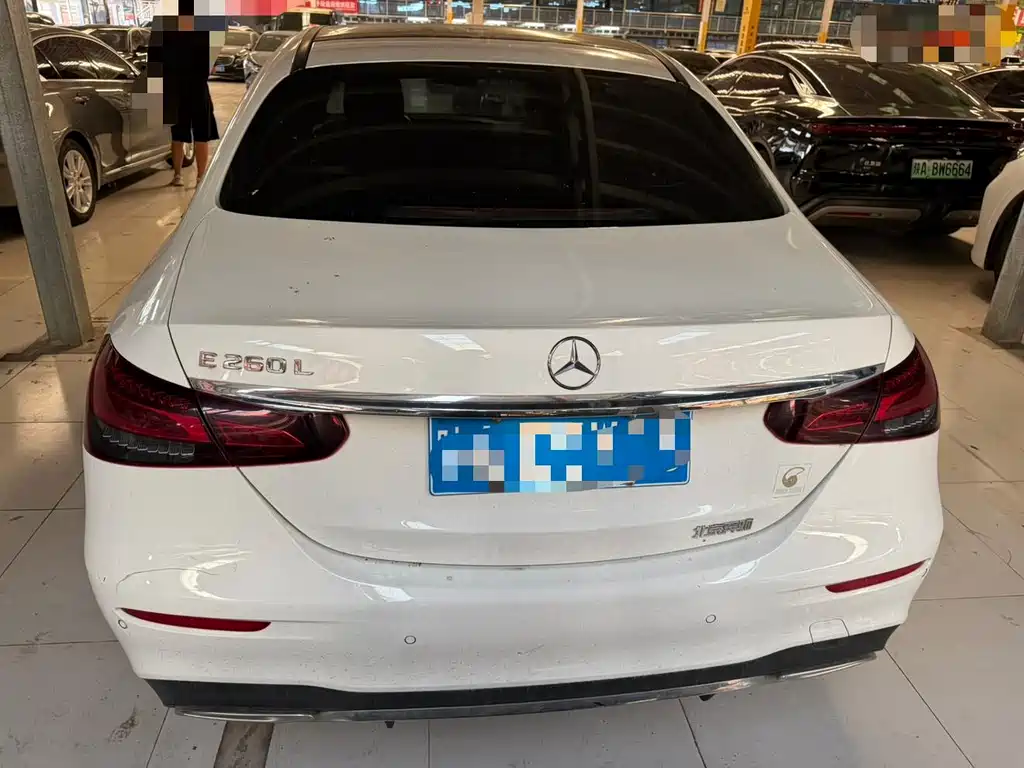 Mercedes-Benz E-Class — миниатюра 8