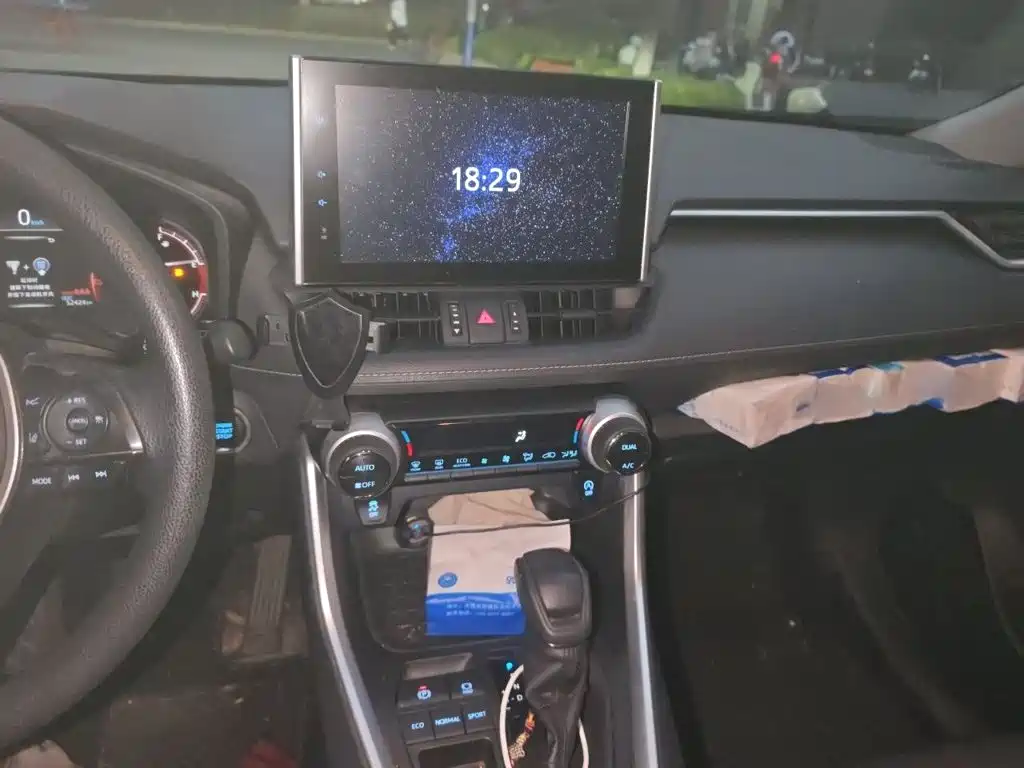 Toyota RAV4 — миниатюра 6
