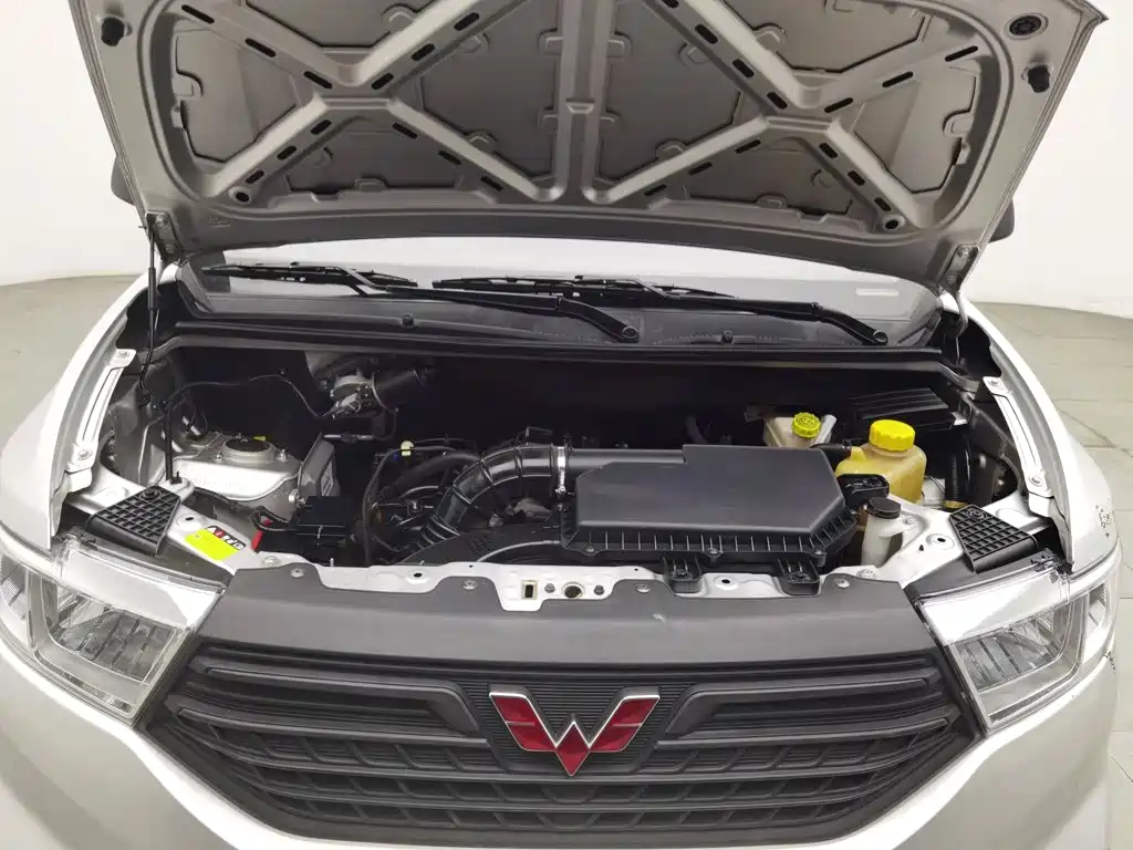 Wuling Hongguang V — миниатюра 6